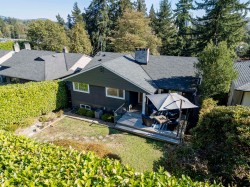 1243 Cloverley Street North Vancouver, BC V7L 1N7