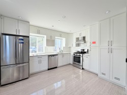 2532 5th Avenue EVancouver, BC V6K 1T1