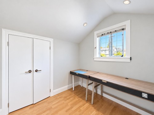 2532 5Th Avenue E, Vancouver, BC 
