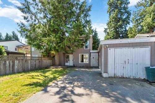 881 Pinebrook Place  Coquitlam, BC V3C 4C1