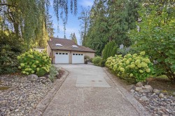 2207 Tanager Place North Vancouver, BC V7J 3R3