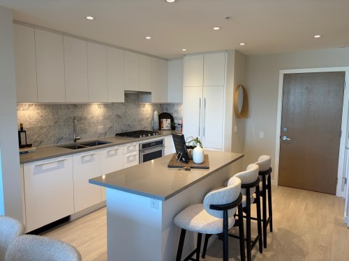307-110 17th Street E Vancouver, BC V7L 0K4