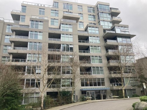 210-9262 University Crescent Crescent , Burnaby, BC V5A 0A4 2