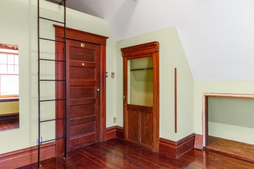 1663 Adanac Street, Vancouver, BC 