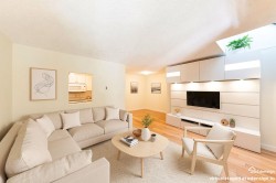 3319 Mountain Highway North Vancouver, BC V7K 2H4