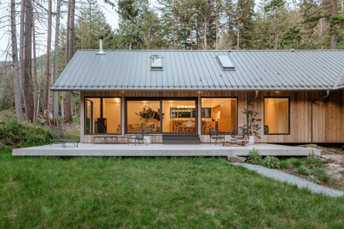 1616 Joan Audrey Lane  Bowen Island, BC V0N 1G2