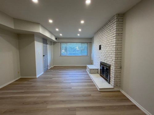 6925 Aubrey , Burnaby, BC V5B 2E4 2