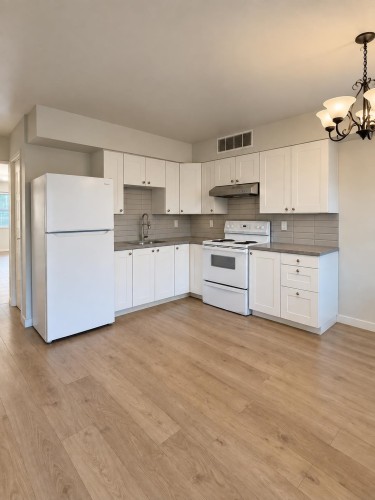 6925 Aubrey , Burnaby, BC V5B 2E4 3