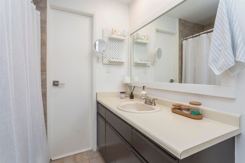 1975 13Th Avenue W, Vancouver, BC 