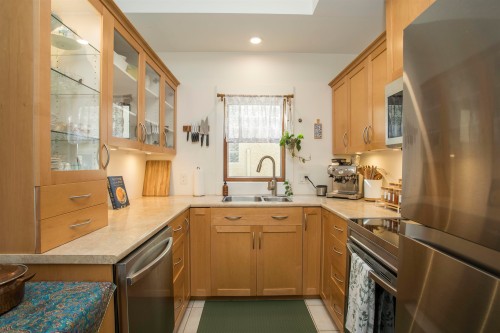 1975 13Th Avenue W, Vancouver, BC 
