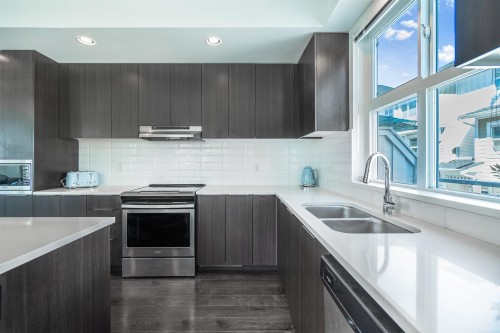 1301-11295 Pazarena Place, Maple Ridge, BC 
