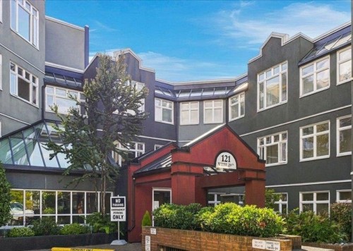 403-121 29th Street W North Vancouver, BC V7N 4L6