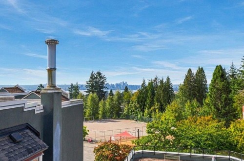 403-121 29Th Street W, North Vancouver, BC 