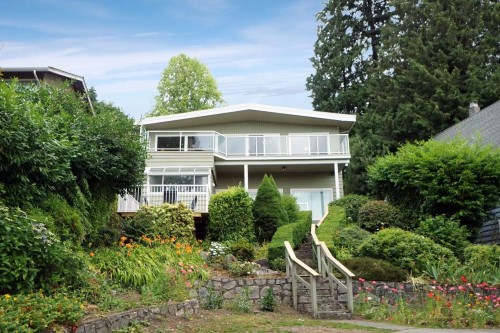 850 Esquimalt Avenue  West Vancouver, BC V7T 1J8