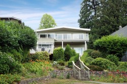 850 Esquimalt Avenue West Vancouver, BC V7T 1J8