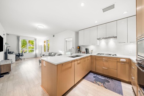 123-4033 May Drive, Richmond, BC 