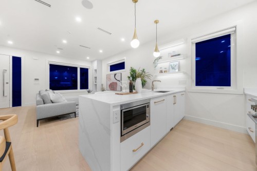 1-1582 2Nd Avenue E, Vancouver, BC 