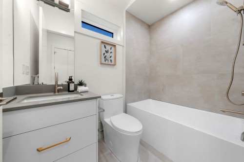 1-1582 2Nd Avenue E, Vancouver, BC 
