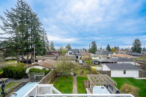 457 11Th Street E, North Vancouver, BC 