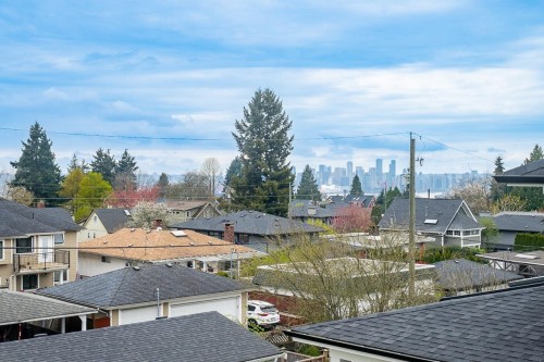 457 11Th Street E, North Vancouver, BC 