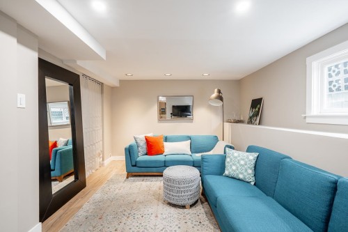 457 11Th Street E, North Vancouver, BC 