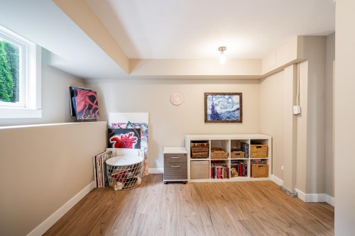 457 11Th Street E, North Vancouver, BC 