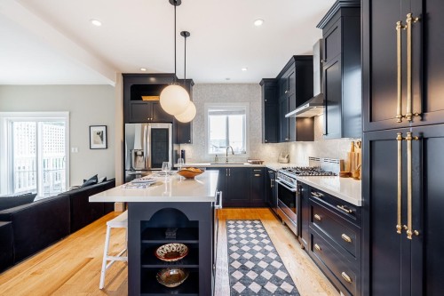 457 11Th Street E, North Vancouver, BC 