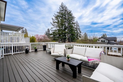 457 11Th Street E, North Vancouver, BC 