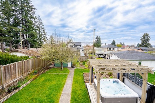 457 11Th Street E, North Vancouver, BC 