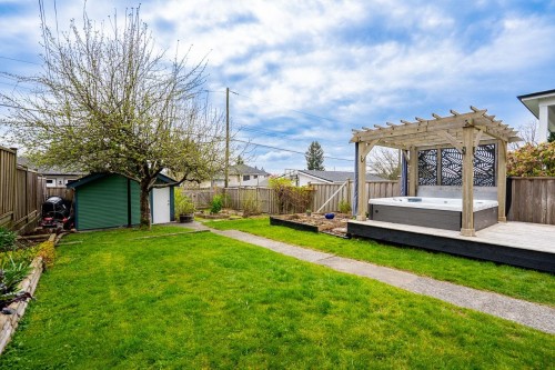 457 11Th Street E, North Vancouver, BC 