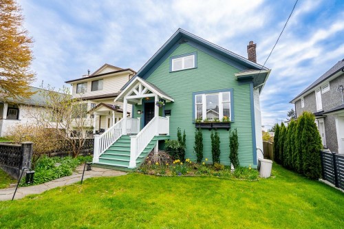 457 11Th Street E, North Vancouver, BC 