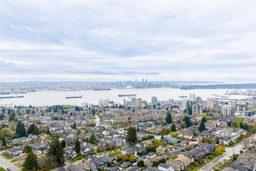 457 11Th Street E, North Vancouver, BC 