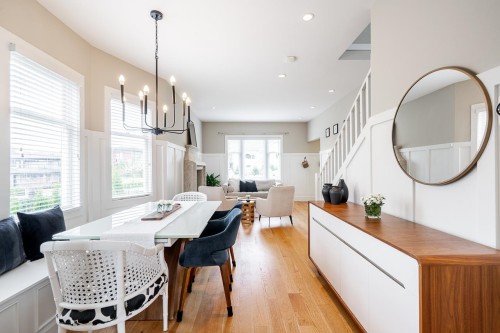 457 11Th Street E, North Vancouver, BC 