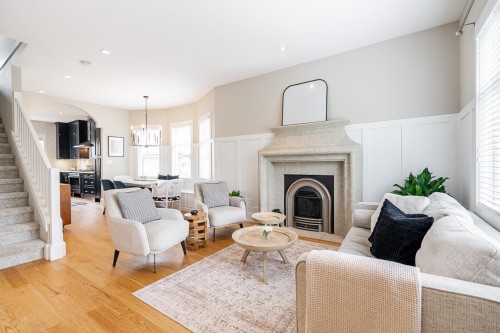 457 11Th Street E, North Vancouver, BC 