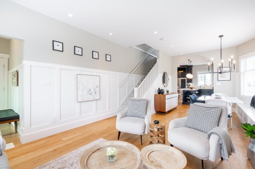 457 11Th Street E, North Vancouver, BC 