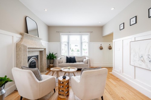 457 11Th Street E, North Vancouver, BC 