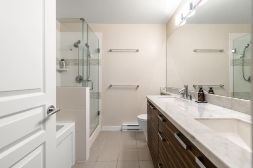 237-9399 Odlin Road, Richmond, BC 
