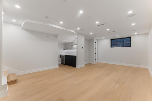 1683 Nelson Street, Vancouver, BC 
