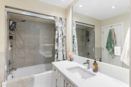 18-24 16Th Avenue W, Vancouver, BC 