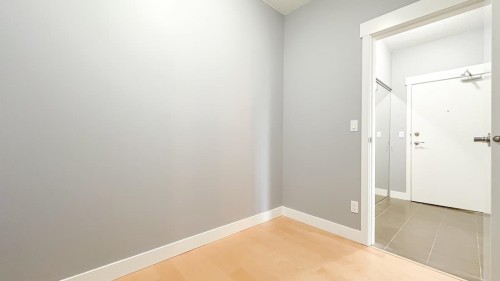 909-7088 18Th Avenue, Burnaby, BC 