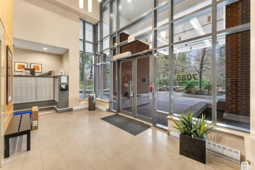 909-7088 18Th Avenue, Burnaby, BC 