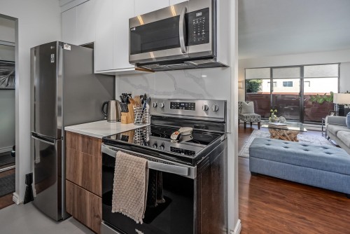 107-7180 Linden Avenue, Burnaby, BC 