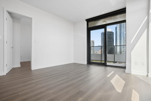 206-6608 Sussex Avenue  Burnaby, BC V5H 0M3