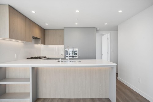 206-6608 Sussex Avenue, Burnaby, BC 