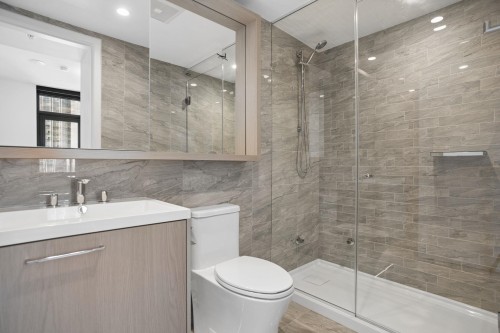 206-6608 Sussex Avenue, Burnaby, BC 