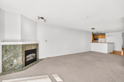 202-5470 Inlet Avenue, Sechelt, BC 