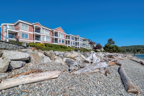 202-5470 Inlet Avenue, Sechelt, BC 
