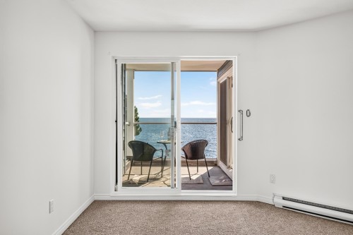 202-5470 Inlet Avenue, Sechelt, BC 