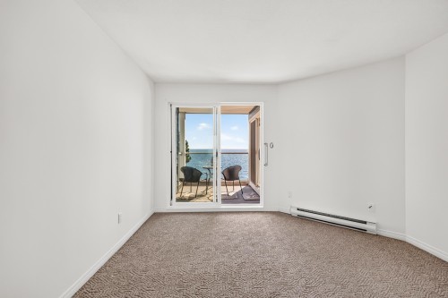 202-5470 Inlet Avenue, Sechelt, BC 