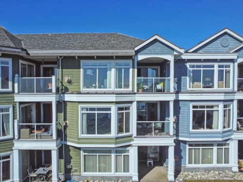 202-5470 Inlet Avenue, Sechelt, BC 